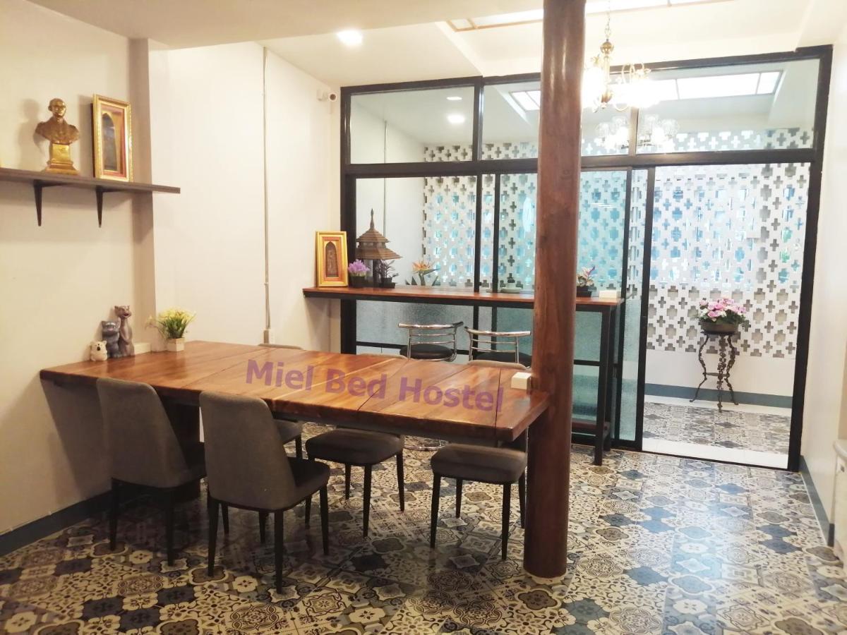 Miel Bed Hostel & Gallery Τσιάνγκ Μάι Εξωτερικό φωτογραφία